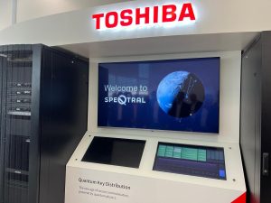 Стъпка в бъдещето в първия в света магазин AI Robot 4S