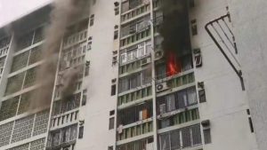 Пътешественици с сребърни коси пламват пътеки с епични пътувания