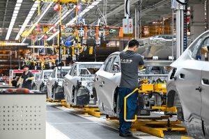 Пазарът на акции A се коригира на фона на волатилността на суровините