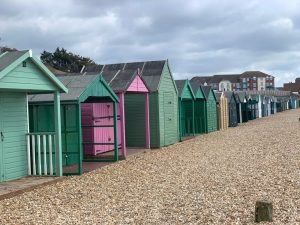 Платформите затягат правилата за съдържание, генерирано от AI