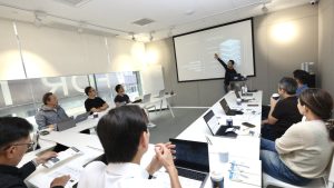 Изпълнителните директори в Хонконг получават интензивен курс по изкуствен интелект, за да предадат умения на 5,000 студенти