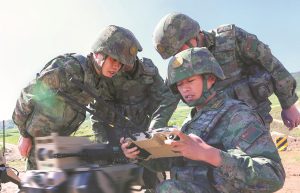Командирът на батальона на народното освободителна армия води братя с пример