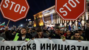Българското правителство подаде оставка след масови антикорупционни протести