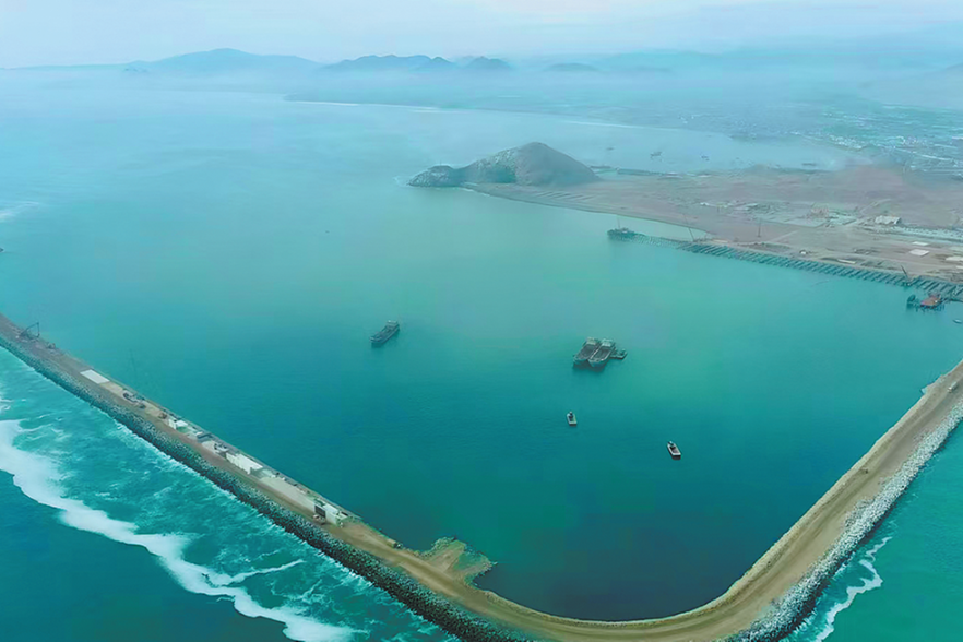 Lenovo разкрива две устройства с изкуствен интелект, насочени към потребителските и корпоративните пазари